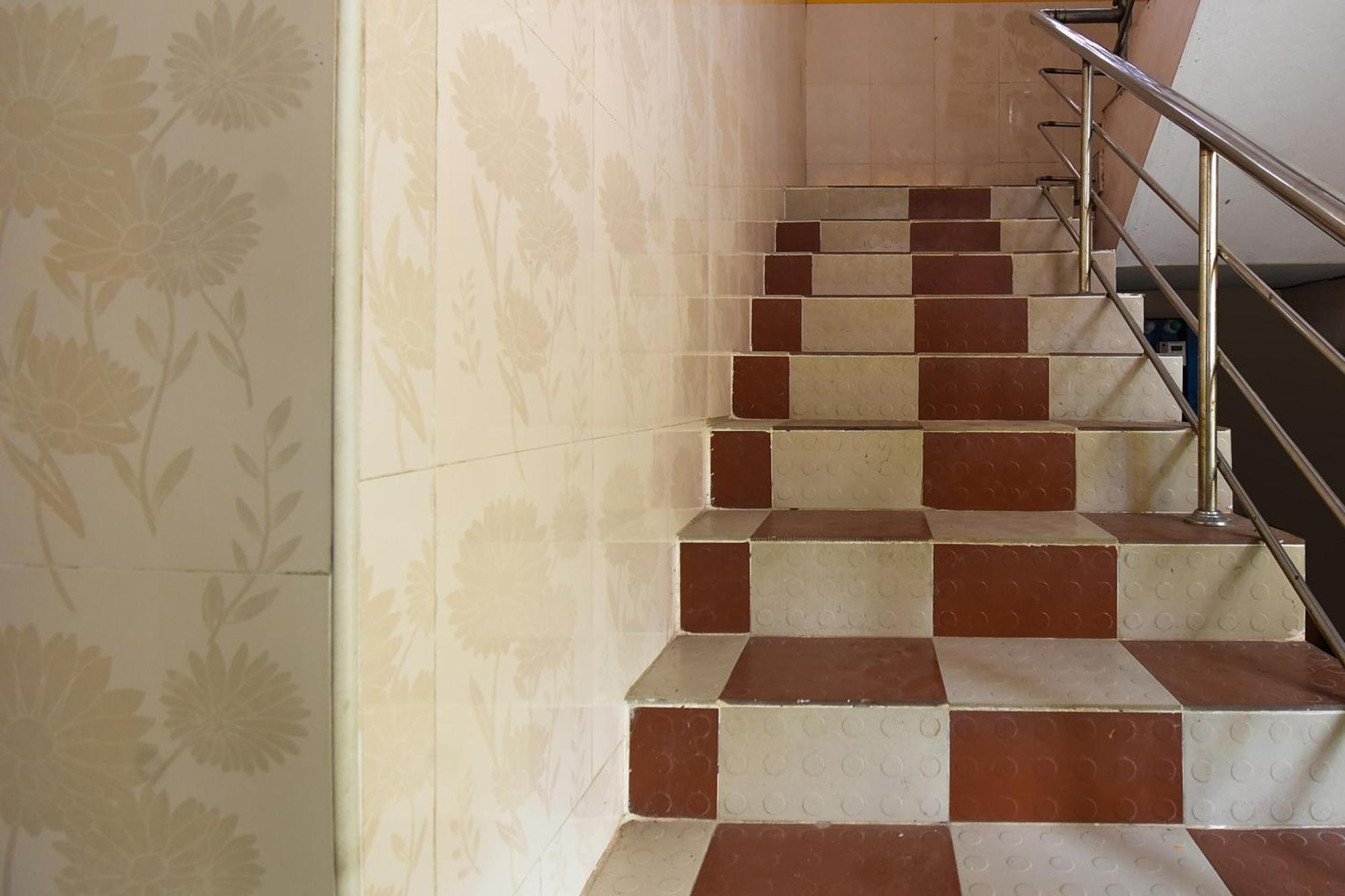 Hotel O K.S.Lodge Tribhuvanam Экстерьер фото